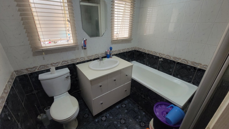 3 Bedroom Property for Sale in Westridge Western Cape